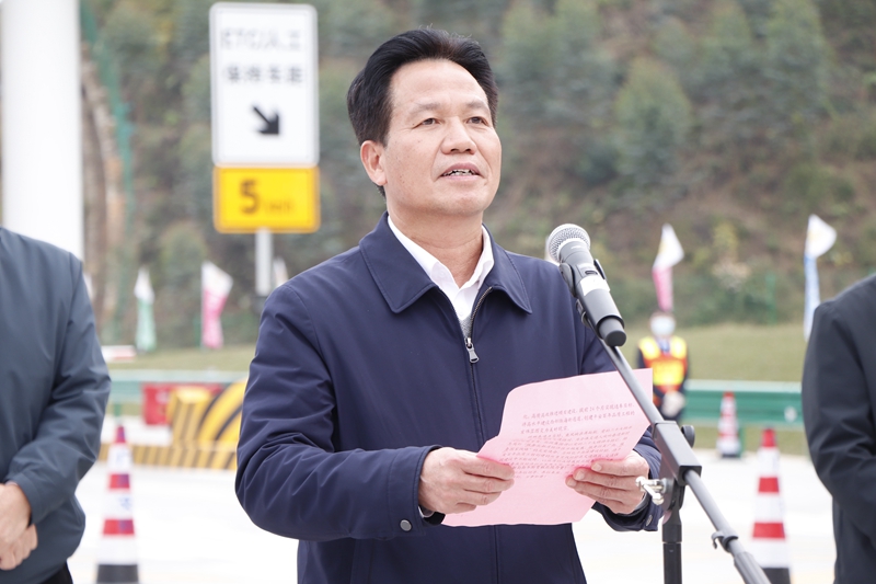 廣西北部灣投資集團(tuán)黨委書記、董事長朱堅和致辭.JPG